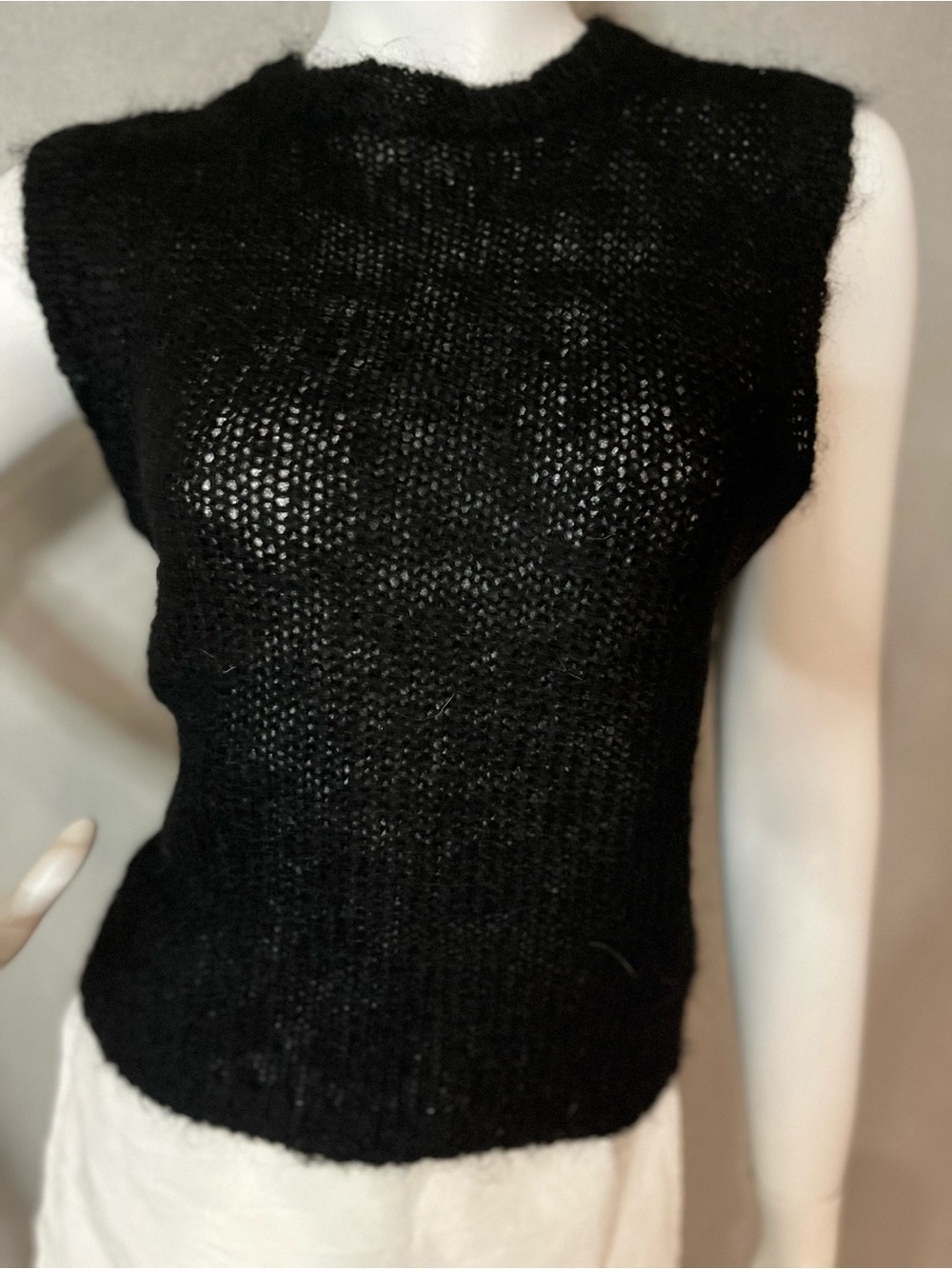 Tommy Hilfiger Sleeveless Lightweight  Sheer Knit Wool/Mohair Vest - Picture 13 of 13